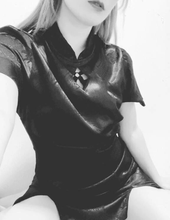 ( ̳- &middot;̫ - ̳&circ; )◞❤︎