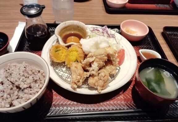 健康的な定食……