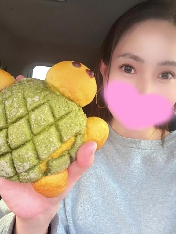 明日、出勤してます。