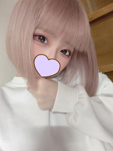 股間を押さえる男子高〇生にわたしは…