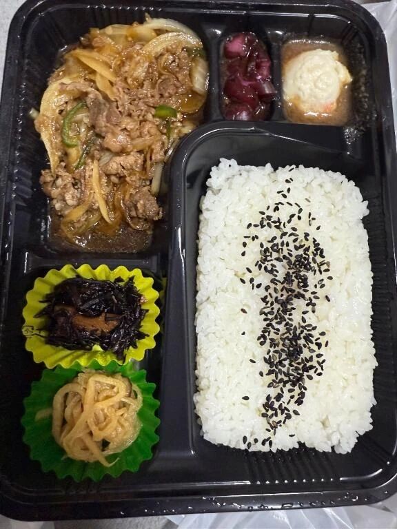 焼肉弁当で幸せチャージ