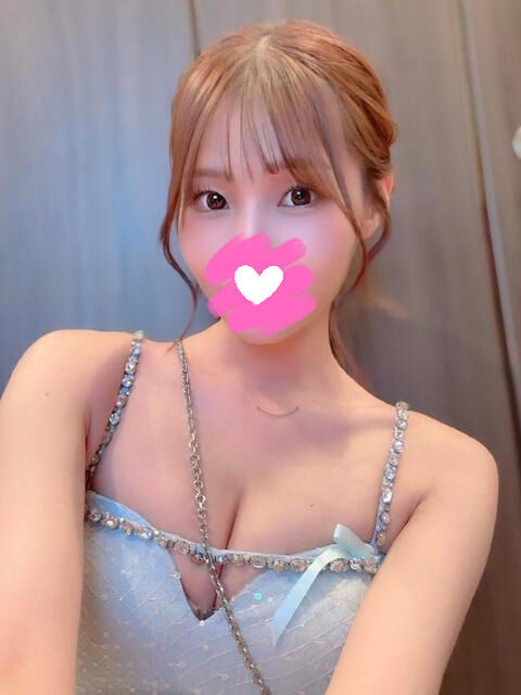 座位で照れてる可愛いお客様