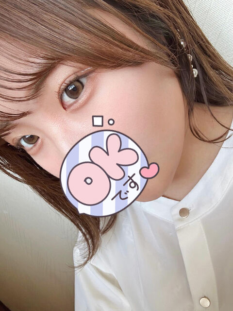 お布団の隙間から\,\,びんびんに勃起した