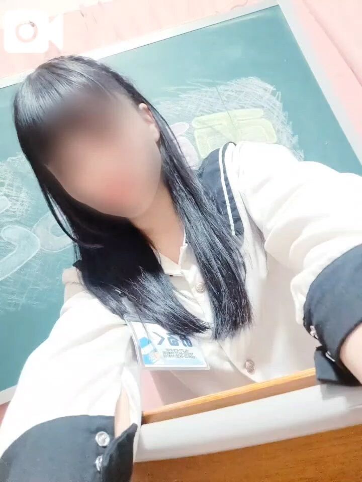 覗かないで...///