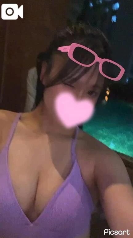 プールサイドでハ&#11093;&#65039;