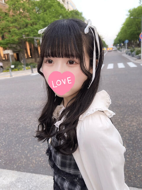 自らマ〇コを広げて