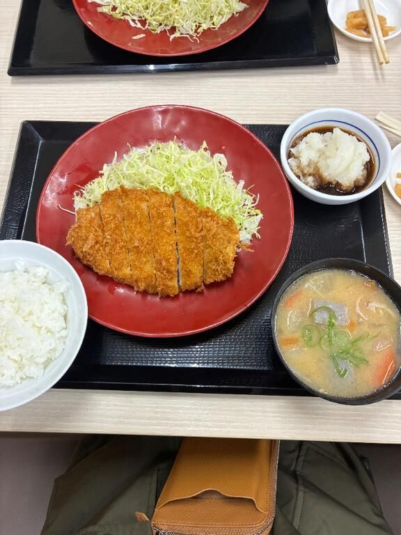 明日は出勤します☆