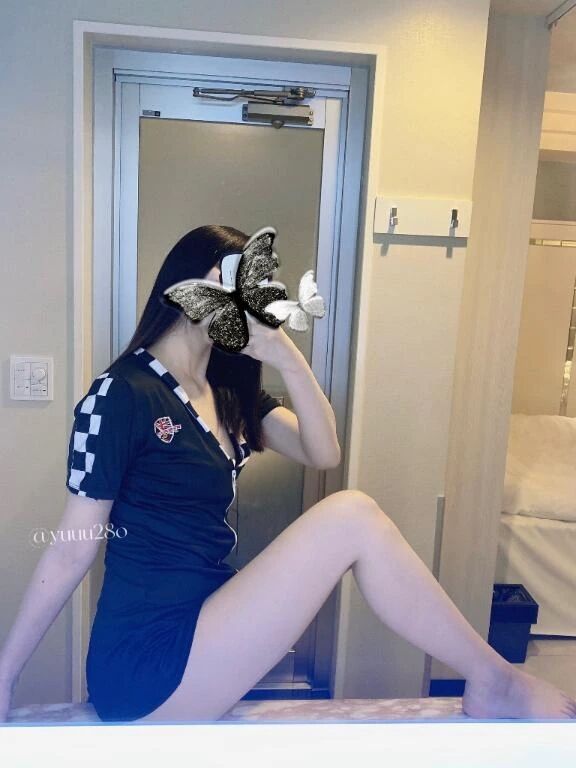 【最強美脚の痴女】興奮させられモチモチ太ももで何度も