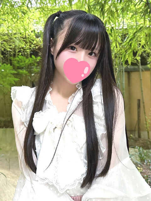 指をしゃぶりながら