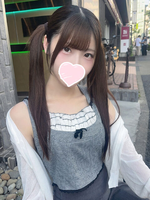 綿のパンツ姿…