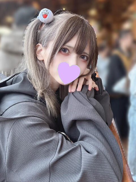 ノーパンま〇こ丸見えで