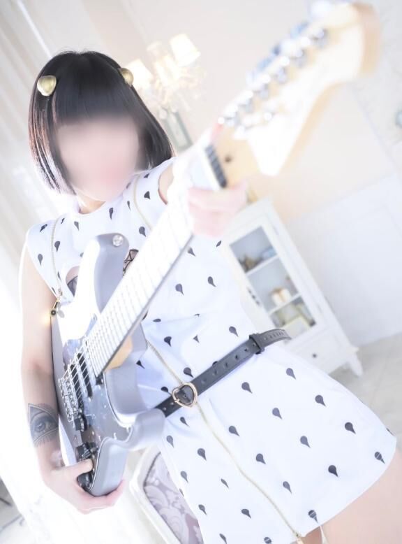 純白の白⊂( ♡ ♡♡)⊃