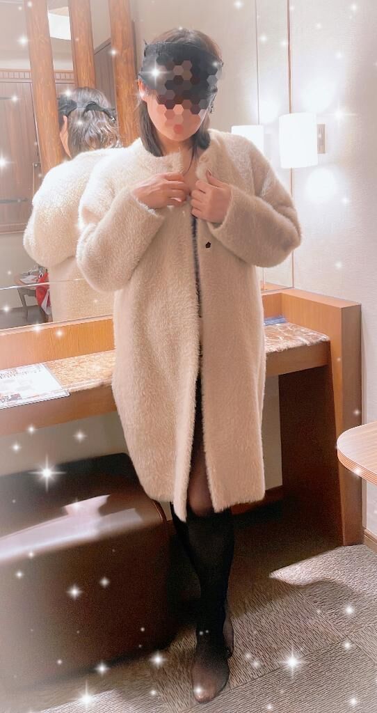 コートの下は？