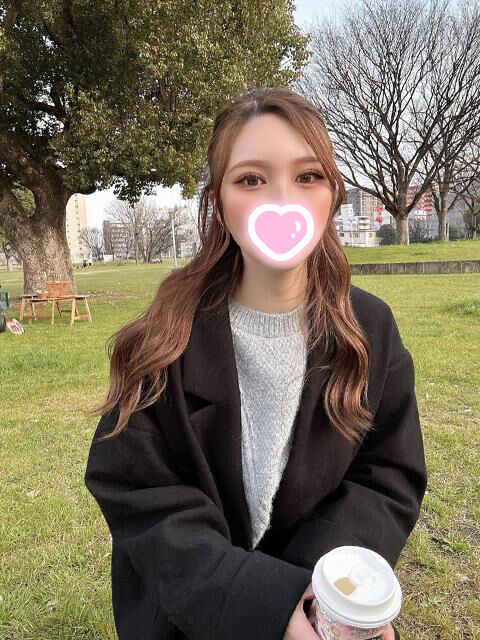 私のフレアスカートの中を！