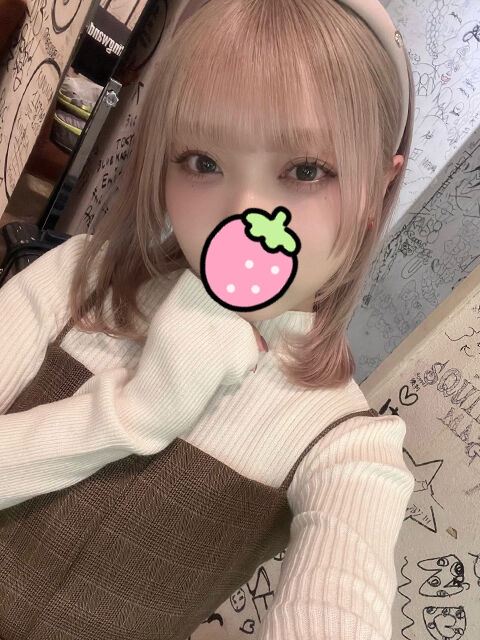 コートの下は下着だけっていう格好で