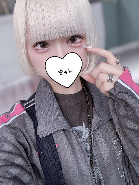 最近、ふとまぶたが重いくなる