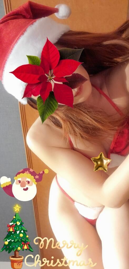 今日は午後5時からになりますが出勤します♡♡♡　お時間がありましたら、お会いできるのを楽しみにしています♡♡　いよいよ明日♡♡　クリスマスイベント開幕〜♡♡♡