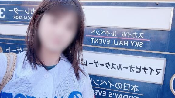 野球観戦中の…