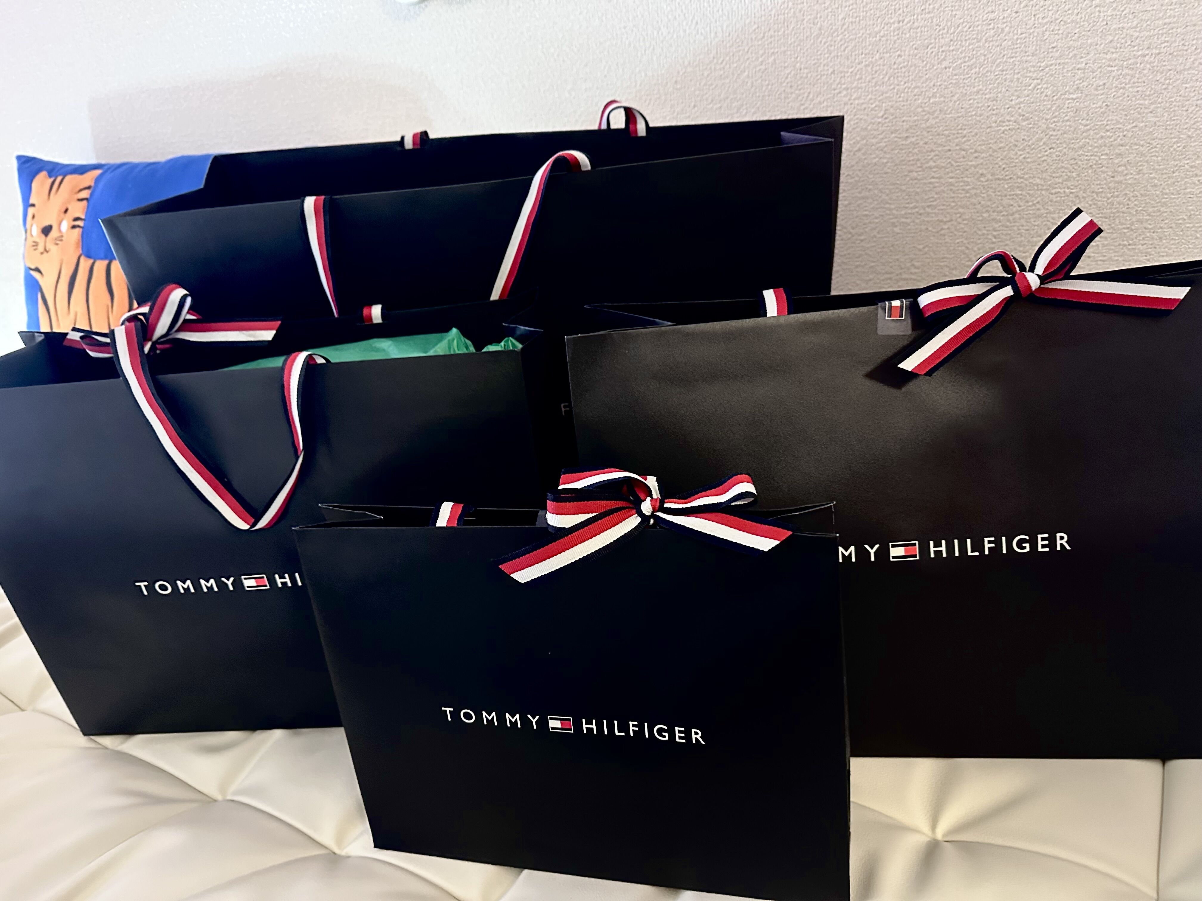 美容院帰りに些細なプレゼントの気持ちで買ったつもりがこんなに増えた🎁３０日に名古屋までコレを運んで新幹線乗る🚅笑