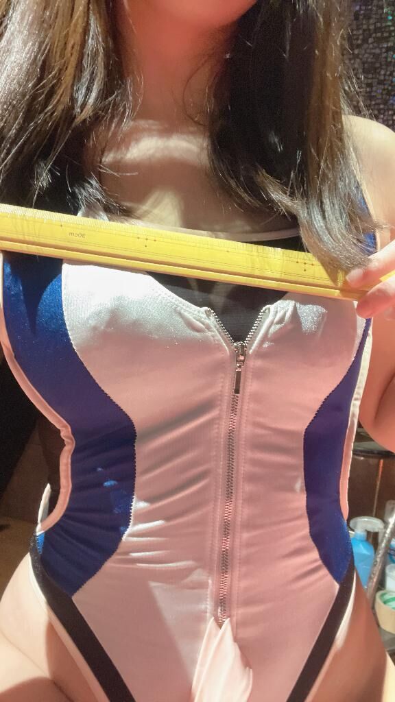 変態をキック、パンチ