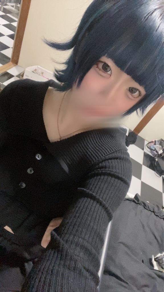 前髪切りすぎた♡