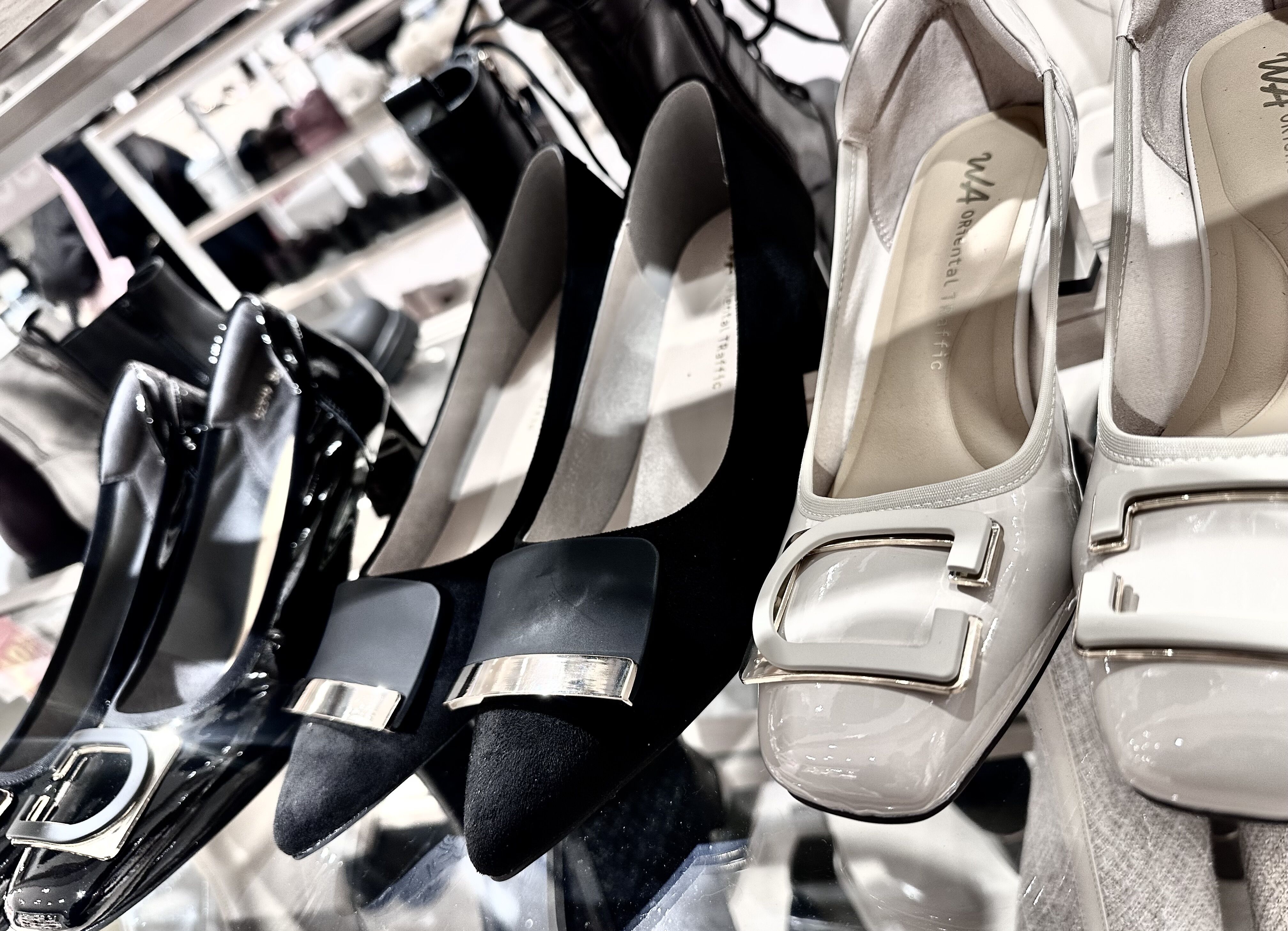 【綺麗は足元から】靴を見ればその人が分かるから古いのは捨てて全て新調しにヒールやブーツ気づいたら5個買ってた👠👢✴︎