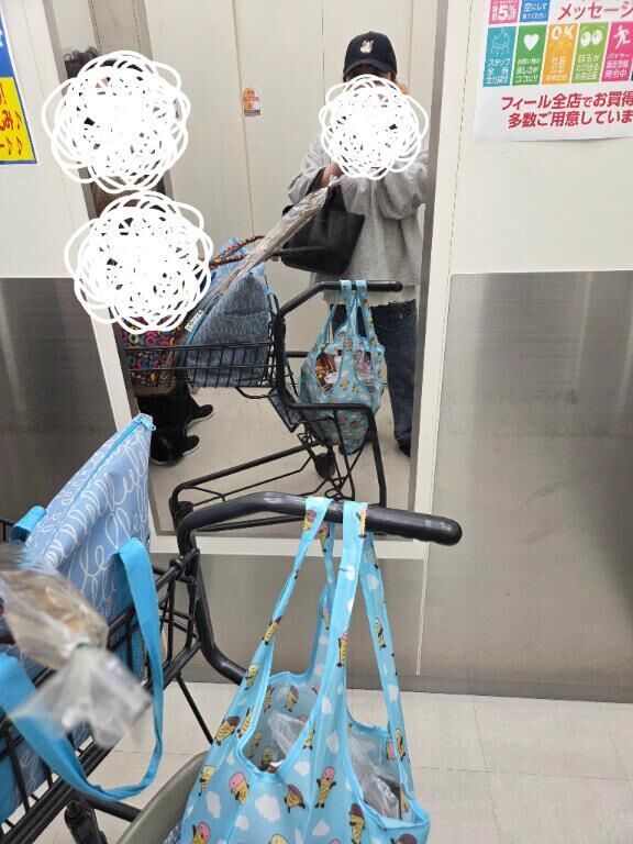 母と買い物中〜