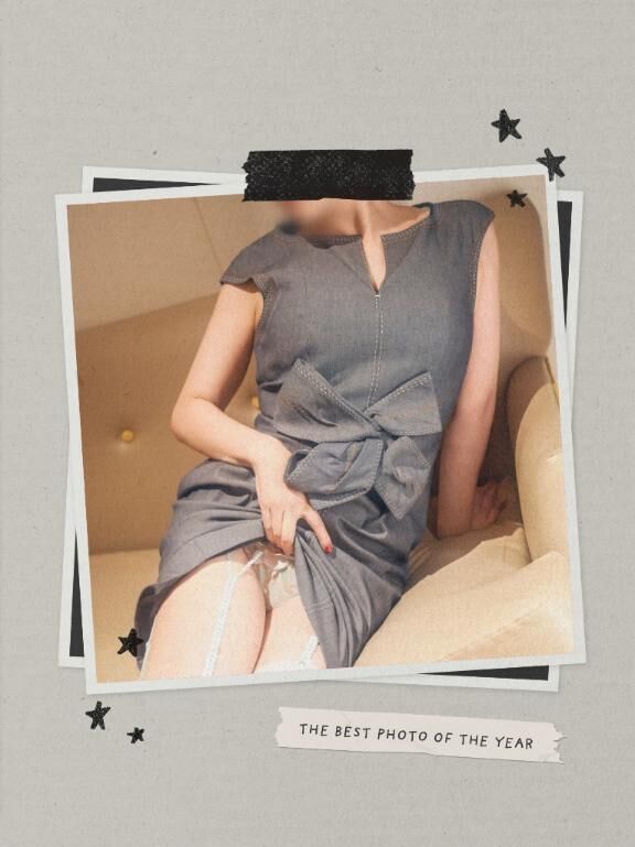 潮をかける少女