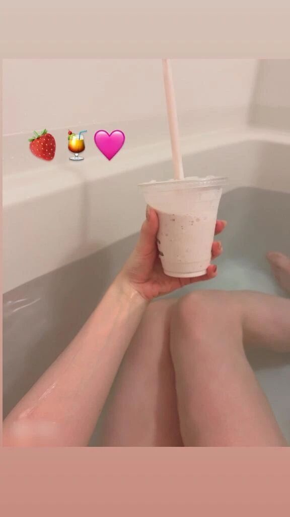いちごスムージーと一緒に🍹🍓