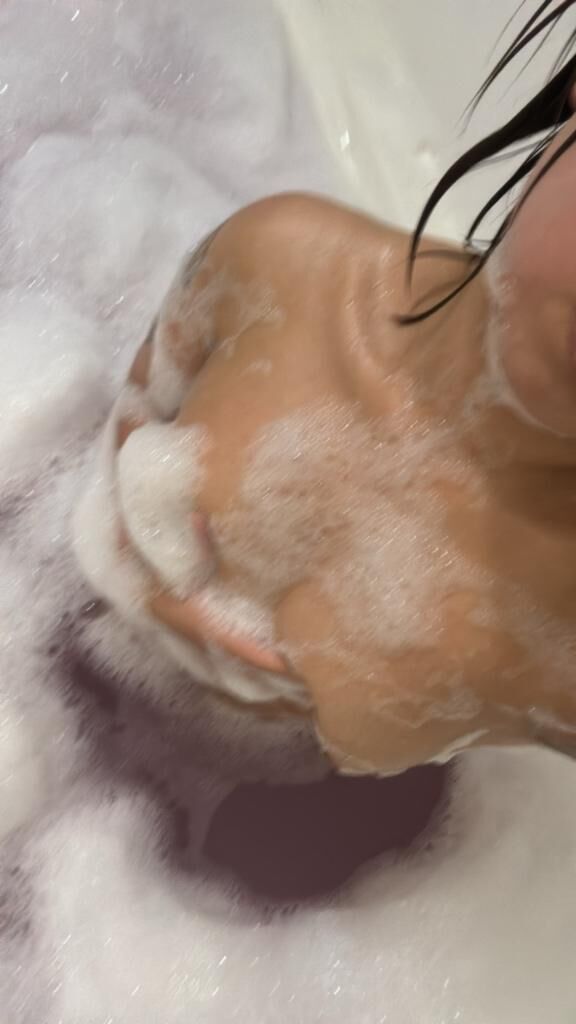 明日は出勤♡♡