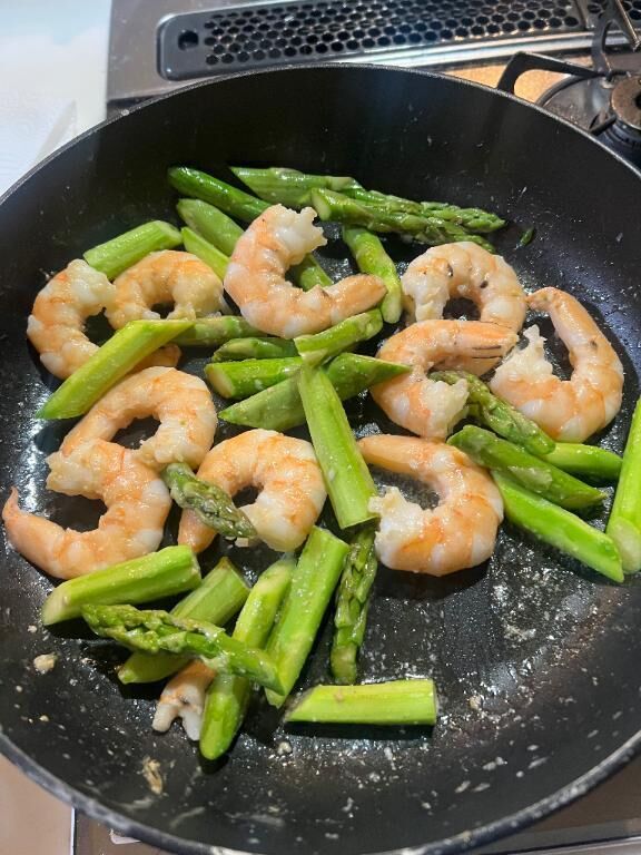 エビとアスパラガス