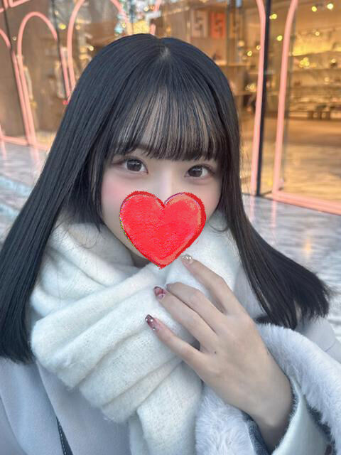 風がすごくてスカートが